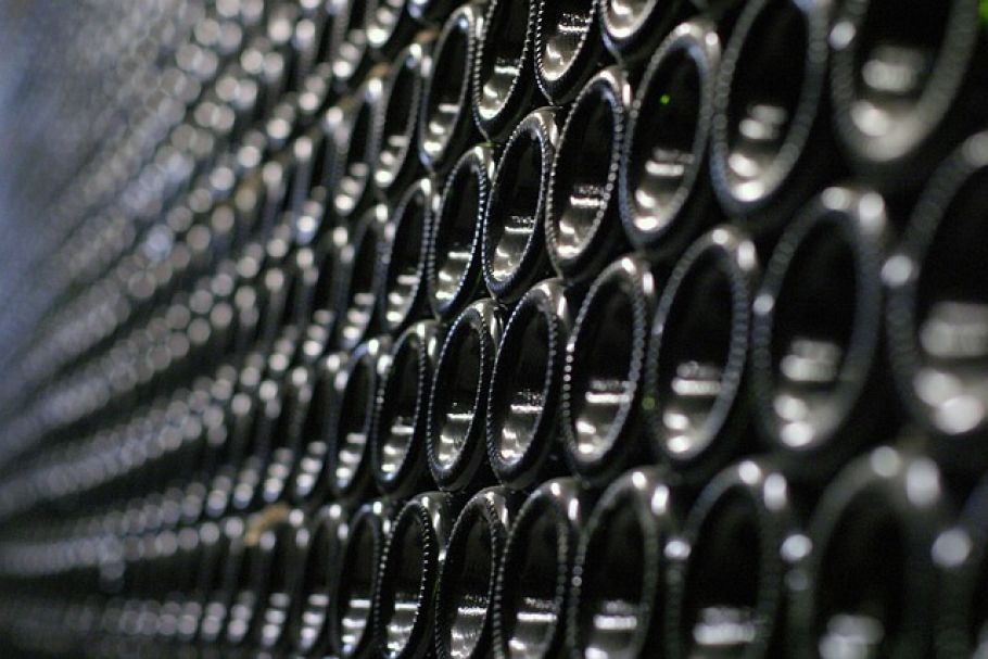 Stalins Weinvorrat: 40.000 Flaschen aus Weinkeller Stalins versteigert - Stalin wine cellar Tbilisi